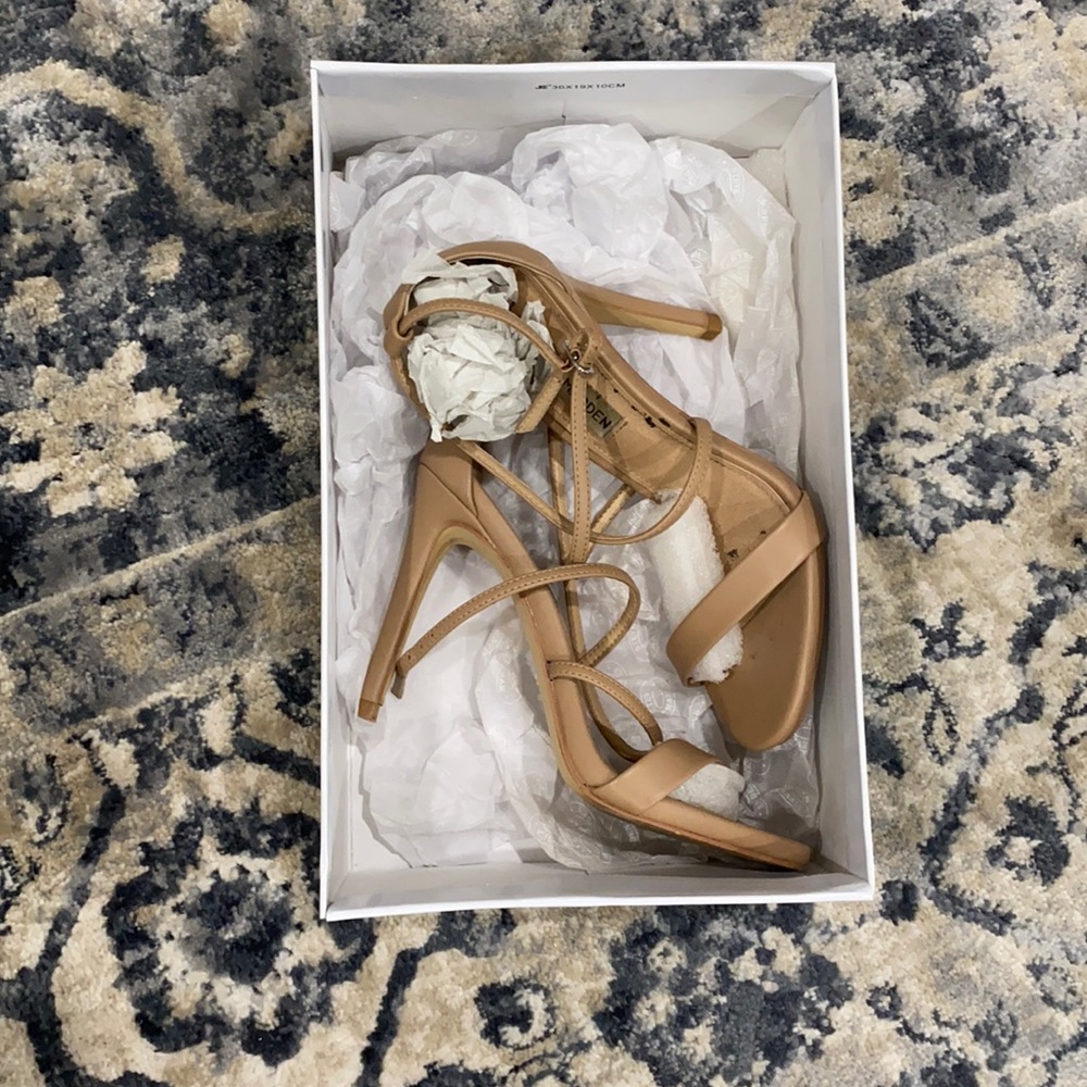 Steve Madden Feliz Natural heels